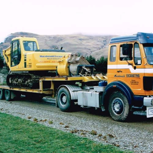 12-tonne excavator & Mercedes truck